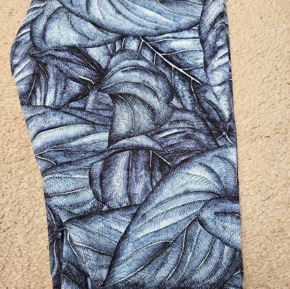 NWOT! Rare blue leaf print Lululemon wunder under Hi-rise leggings size 10! - Picture 6 of 8